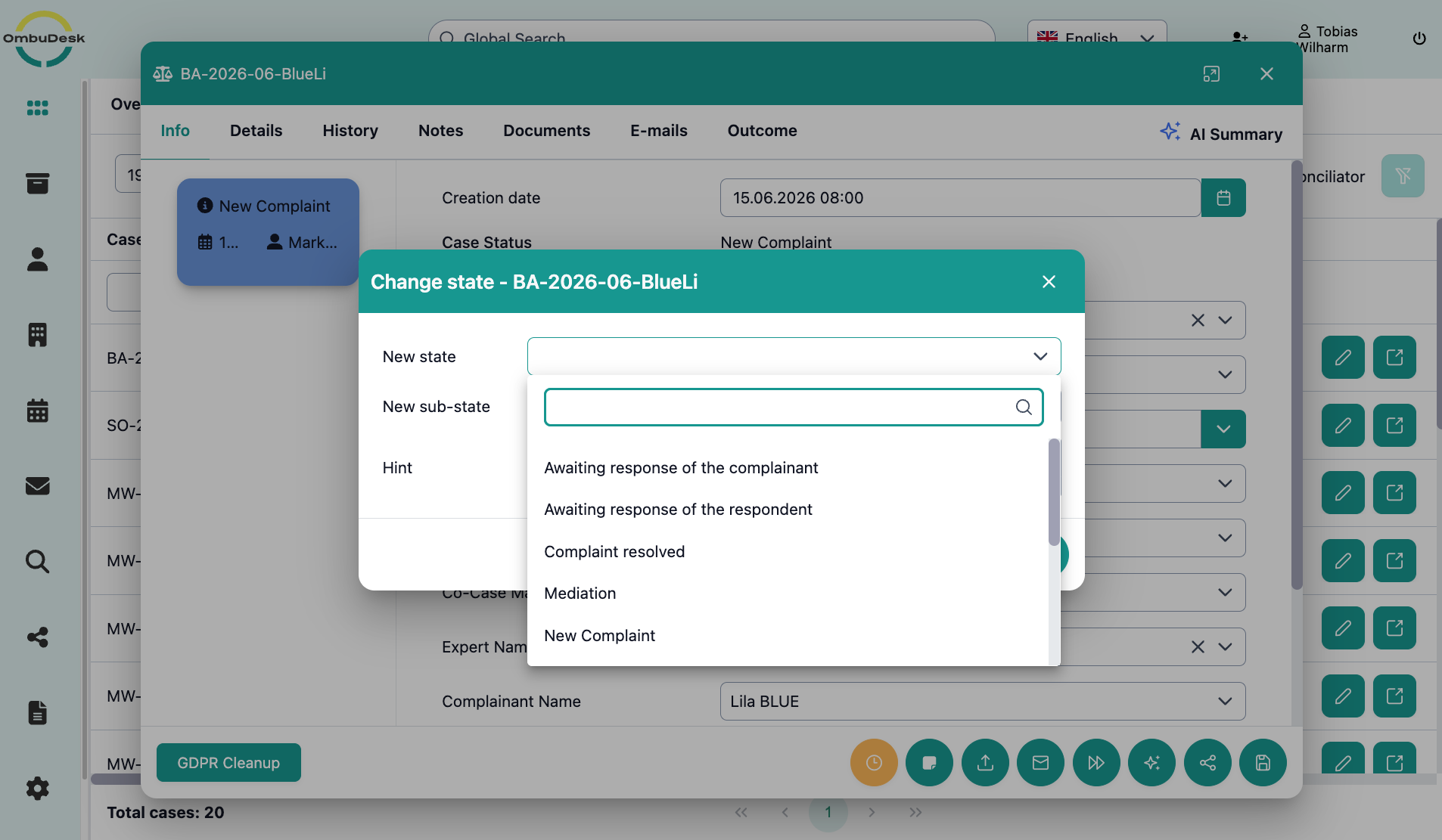 The image shows an example of escalation levels when waiting for an answer, which are predefined as sub-statuses - including email templates.